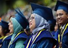Semangat Juang Tak Terpadam: Guru Kimia Raih Gelar Magister ITB di Usia 59