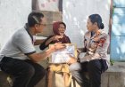 Polres Jembrana Gelar Program Minggu Kasih, Kapolres Serahkan Bingkisan kepada Warga Lansia di Gilimanuk