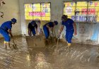 Korpolairud Baharkam Polri Lakukan Normalisasi Sekolah Terdampak Lumpur di Padang Pariaman