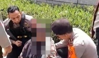Sigap dan Humanis, Polisi Ditpamobvit Tolong Wanita Terjatuh di Depan Kedutaan AS