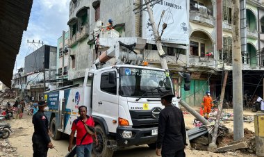 Personel Brimob Kawal Penormalan Listrik di Aceh Tamiang