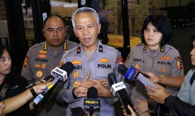 Slog Polri Percepat Distribusi Bantuan ke Tiga Provinsi Terdampak Bencana Melalui Jalur Udara dan Laut