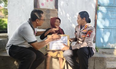 Polres Jembrana Gelar Program Minggu Kasih, Kapolres Serahkan Bingkisan kepada Warga Lansia di Gilimanuk