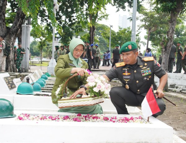 Korem 084/Bhaskara Jaya Ikuti Ziarah Rombongan Peringati Hari Juang Kartika dan HUT Kodam V/Brawijaya
